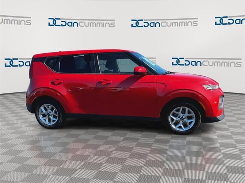 Used 2020 Kia Soul S image 2