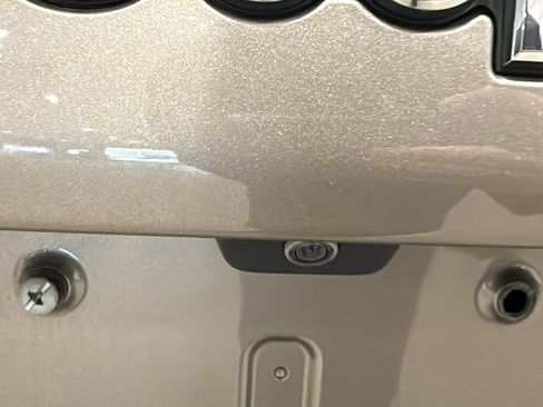Used 2019 Jeep Cherokee Limited AWD/4WD image 9