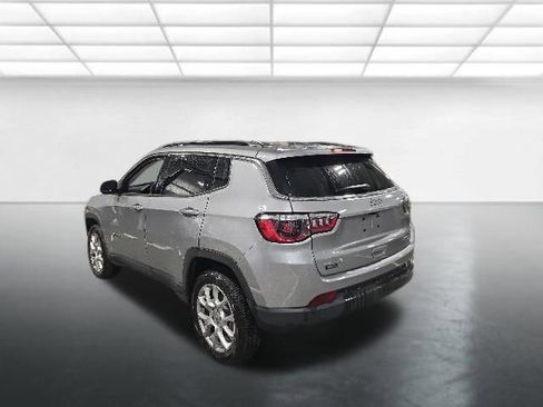 Used 2022 Jeep Compass Latitude AWD/4WD image 6
