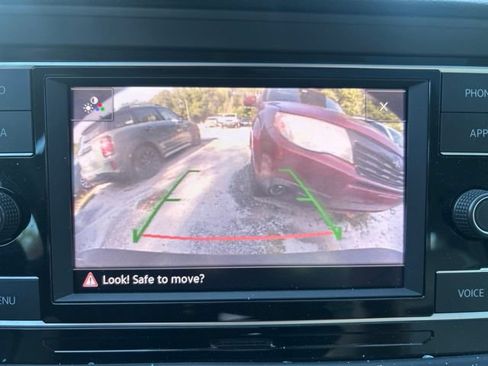 Used 2023 Volkswagen Jetta SE FWD image 13