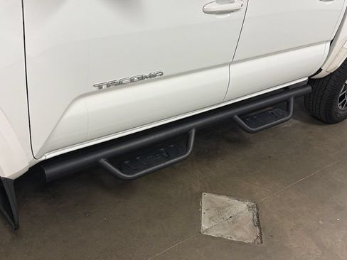 Used 2020 Toyota Tacoma TRD Sport AWD/4WD image 12