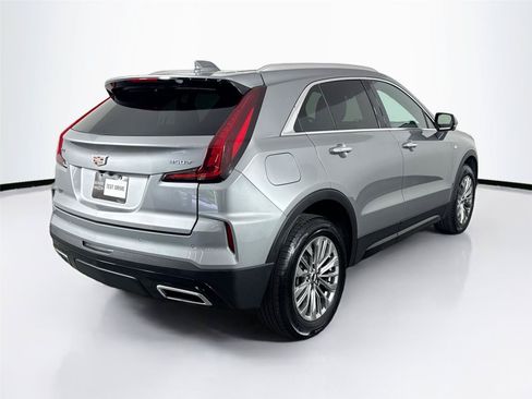 Used 2025 Cadillac XT4 Premium Luxury FWD image 2