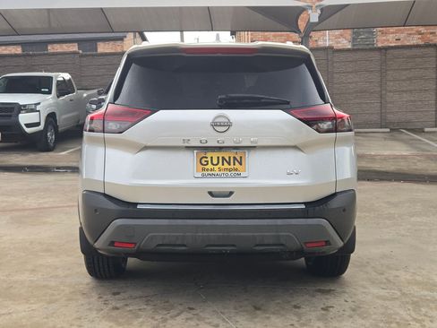 Used 2023 Nissan Rogue SV w/ SV Premium B Package image 6