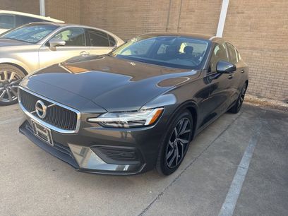 Used 2019 Volvo S60 T6 Momentum w/ Premium Package
