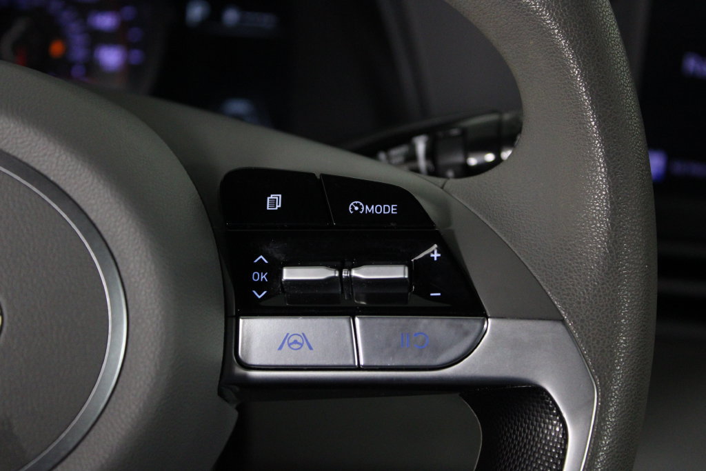 Certified 2022 Hyundai Elantra SEL FWD image 26