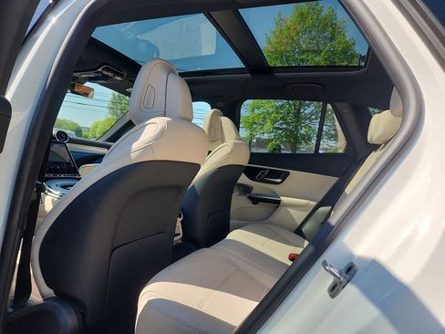 Used 2023 Mercedes-Benz GLC 300 4MATIC image 11
