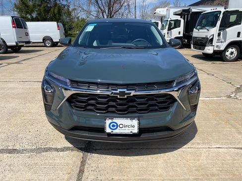 New 2026 Chevrolet Trax LS w/ LS Convenience Package FWD image 3