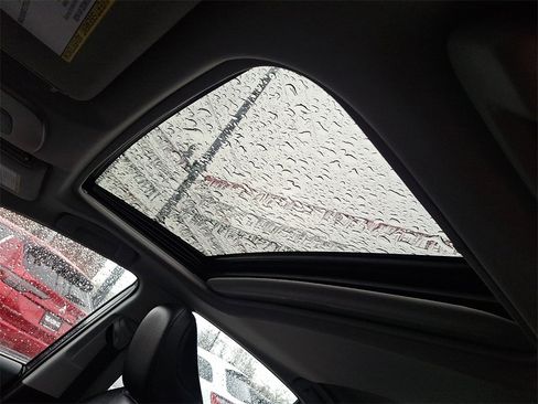 Used 2018 Toyota Camry XLE image 14