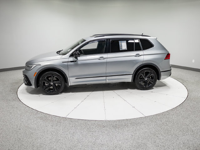 Used 2023 Volkswagen Tiguan SE R-Line FWD image 33