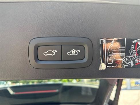 Used 2020 Volvo XC40 T4 Inscription FWD image 26