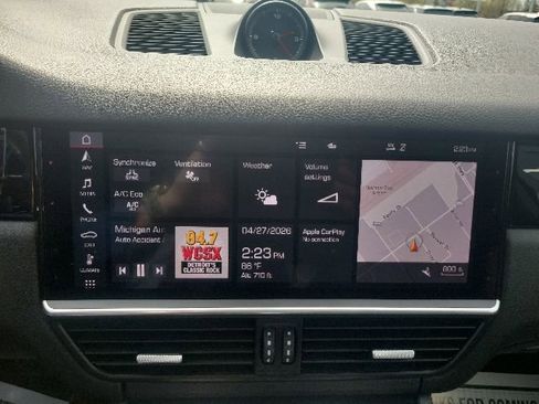 Used 2020 Porsche Cayenne AWD/4WD image 32