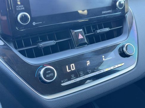 Used 2022 Toyota Corolla LE image 27