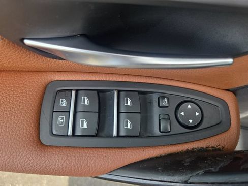 Used 2017 BMW 330e RWD image 17