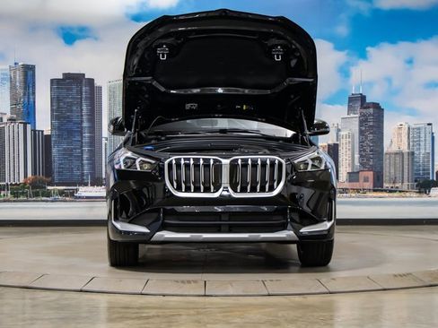 Used 2025 BMW X1 xDrive28i w/ Technology Package image 3