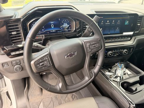 Used 2025 Chevrolet Silverado 2500 ZR2 w/ Technology Package AWD/4WD image 44