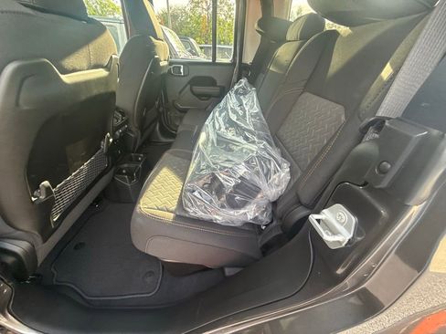 New 2025 Jeep Gladiator Mojave image 36