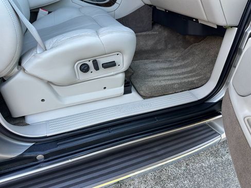 Used 2002 Cadillac Escalade EXT image 41