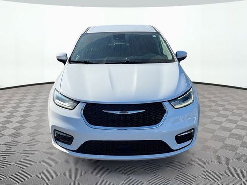 Used 2023 Chrysler Pacifica Touring-L FWD image 2