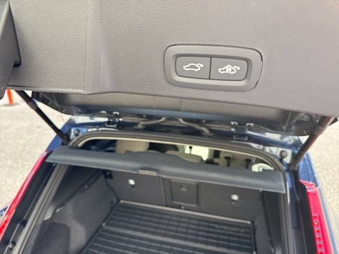 Used 2026 Volvo XC40 B4 Plus w/ Climate Package FWD image 12