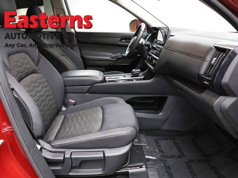 Used 2025 Nissan Pathfinder SV FWD image 23