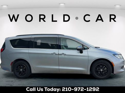 Used 2021 Chrysler Voyager Lxi FWD image 17