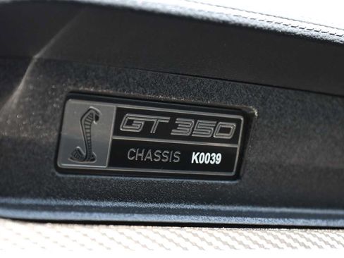 Used 2019 Ford Mustang Shelby GT350 w/ Technology Package RWD image 28