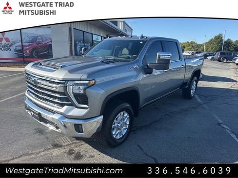 Used 2025 Chevrolet Silverado 2500 LTZ w/ LTZ Premium Package image 4
