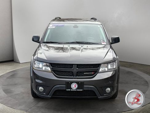 Used 2019 Dodge Journey SE w/ Blacktop Package image 2