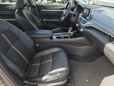 Used 2024 Nissan Altima 2.5 SR FWD image 30