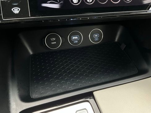 Used 2025 Genesis G70 2.5T image 25