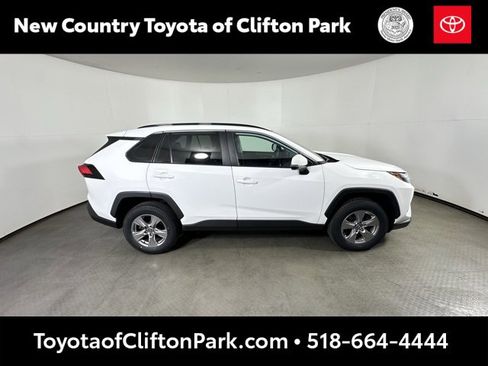 Used 2022 Toyota RAV4 XLE image 2