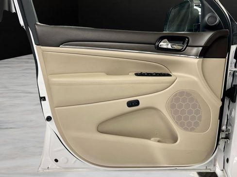 Used 2020 Jeep Grand Cherokee Overland image 38