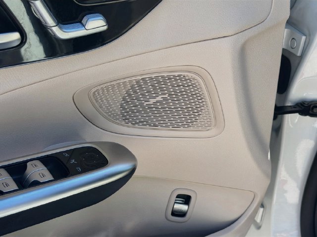 Used 2025 Mercedes-Benz C 300 Sedan image 22