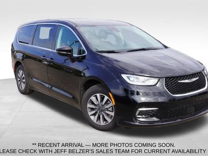 Used 2024 Chrysler Pacifica Limited