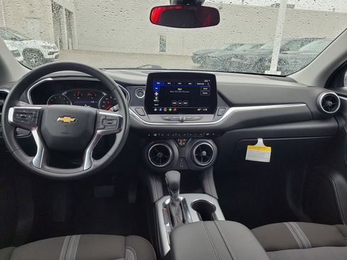 Used 2025 Chevrolet Blazer LT FWD image 8