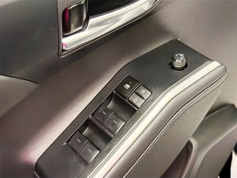 Used 2023 Toyota Highlander L image 17