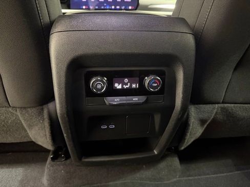 Certified 2025 Chevrolet Traverse LT image 25