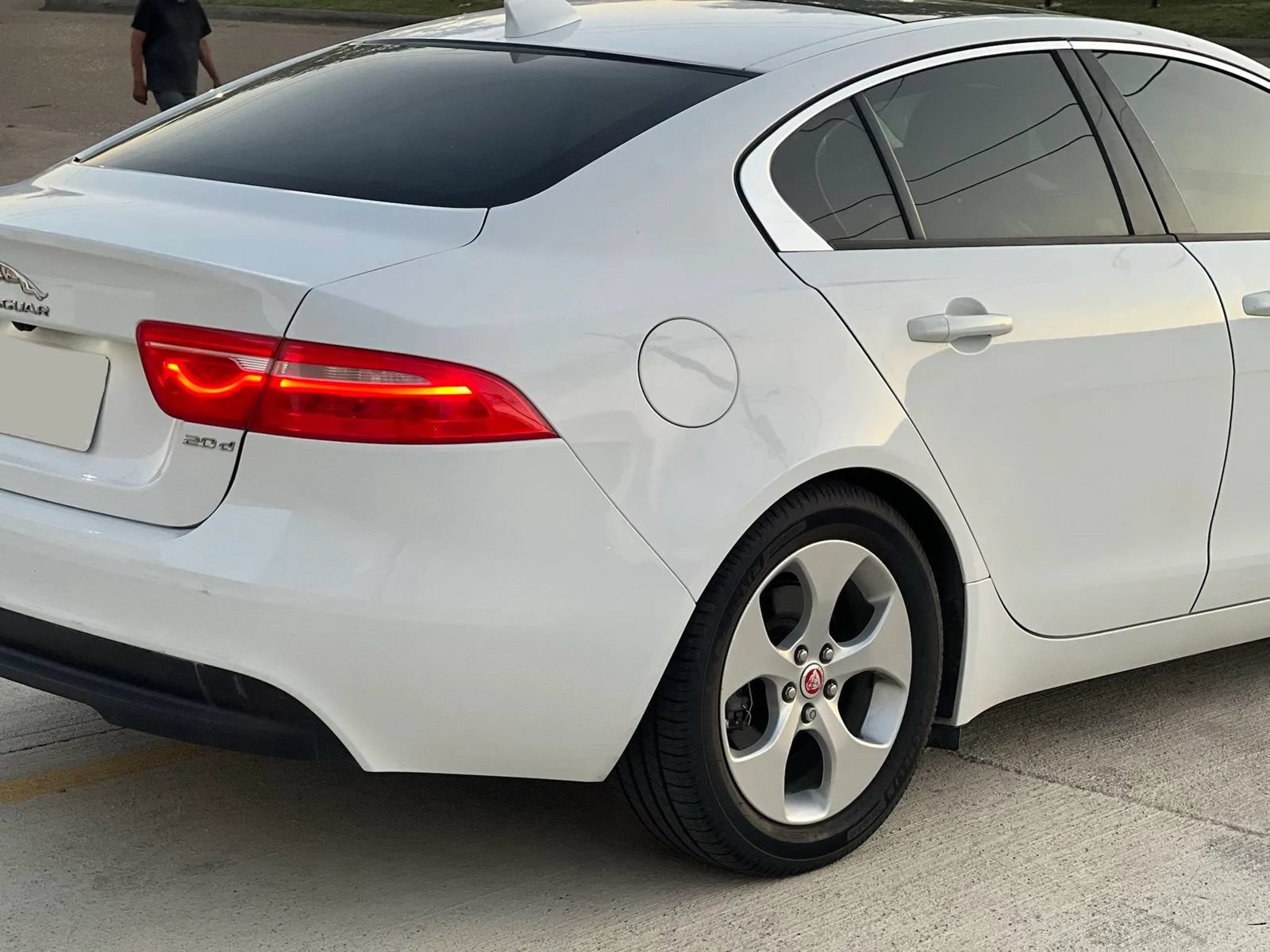 Used 2017 Jaguar XE RWD image 8