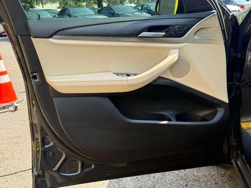 Used 2022 BMW X4 xDrive30i w/ Convenience Package image 7