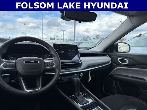 Used 2022 Jeep Compass Sport image 9