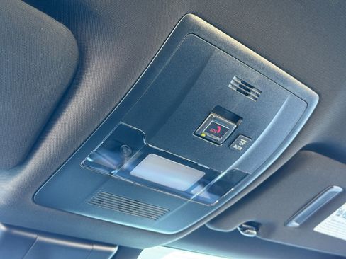 Used 2022 Lexus UX 200 image 32