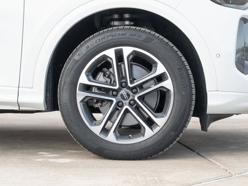 Certified 2025 Audi Q5 Premium Plus w/ Premium Plus image 32