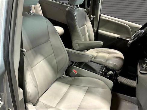 Used 2019 Toyota Sienna XLE FWD image 29