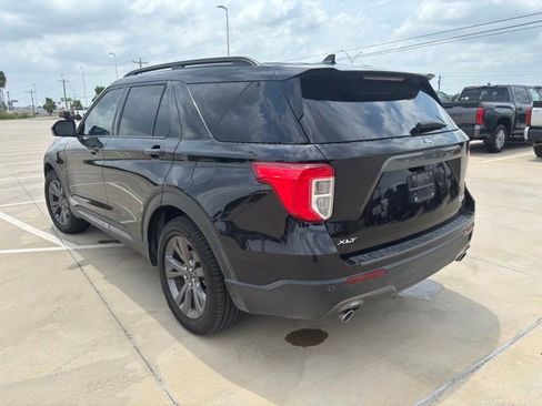 Used 2023 Ford Explorer XLT w/ Equipment Group 202A RWD image 4