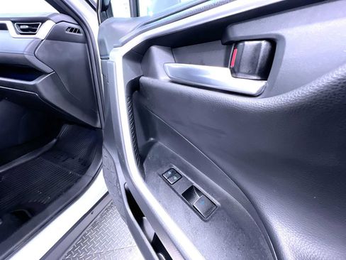 Used 2022 Toyota RAV4 XSE AWD/4WD image 37