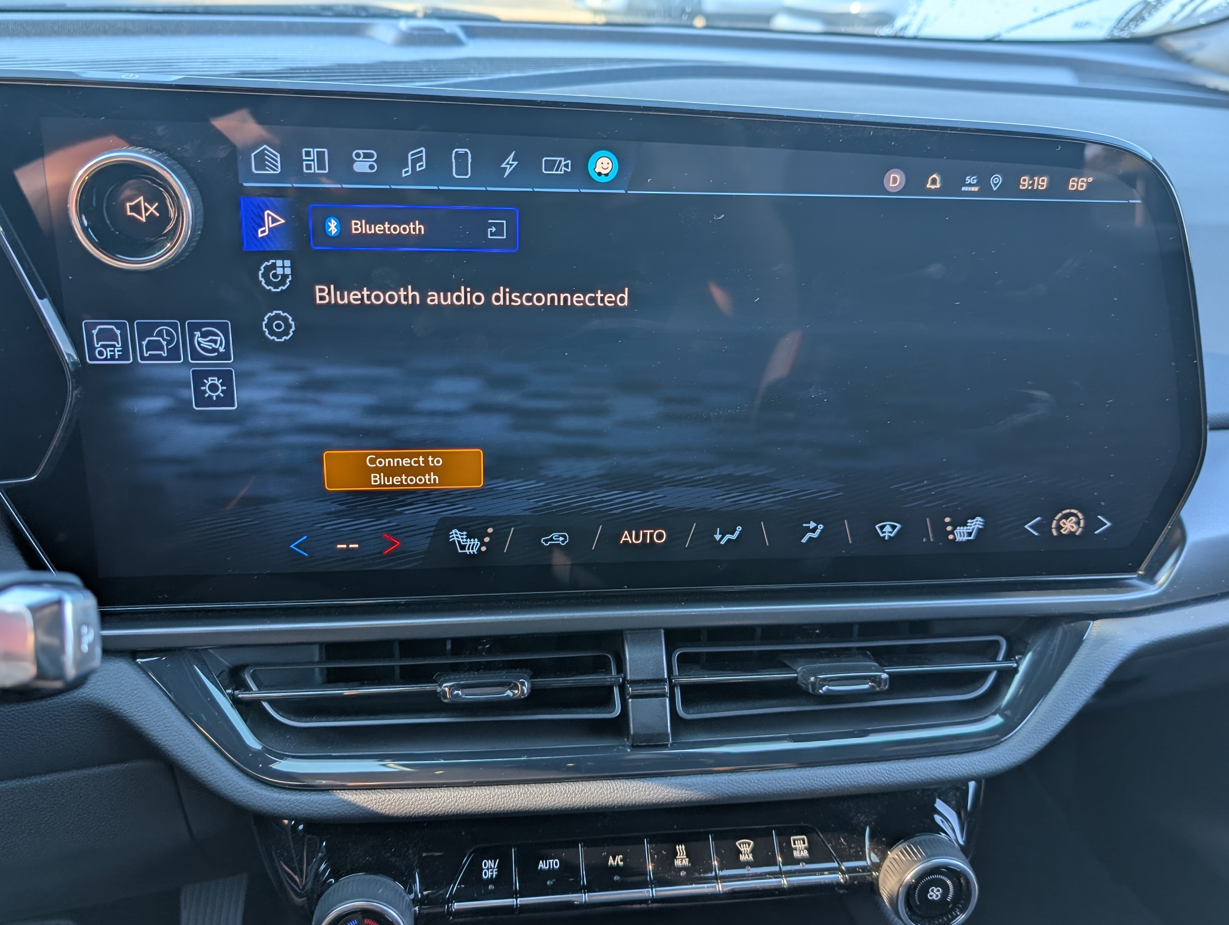 Used 2024 Chevrolet Equinox EV RS FWD image 27