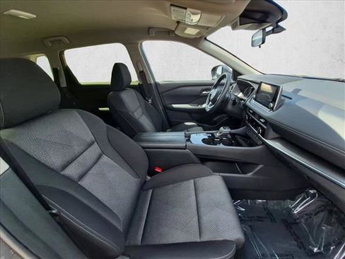 Used 2024 Nissan Rogue SV FWD image 12