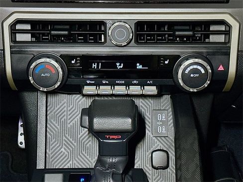 Used 2024 Toyota Tacoma 4x4 Double Cab image 31