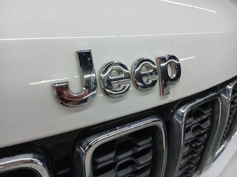 Used 2017 Jeep Grand Cherokee Laredo AWD/4WD image 47
