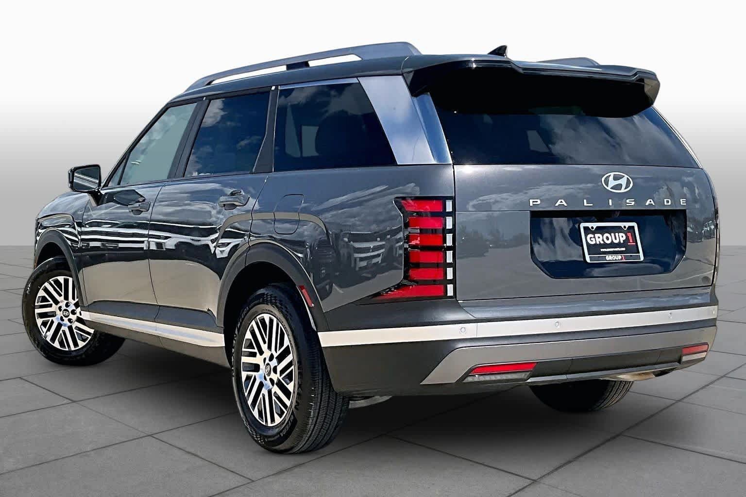Used 2026 Hyundai Palisade SEL FWD image 12